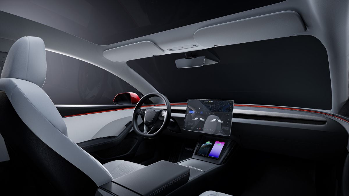Tesla Model 3 interior with a minimalist design, featuring a large central touchscreen display and a panoramic glass roof. The ambiance is futuristic and high-tech.