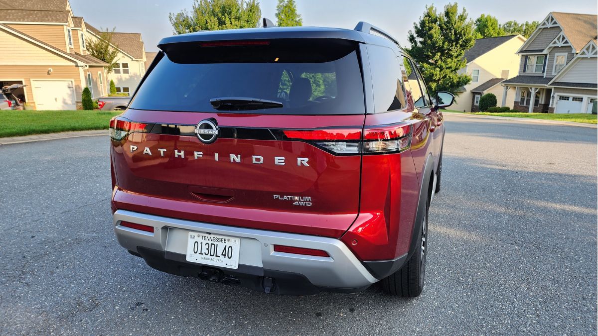 The 2023 Nissan Pathfinder Platinum 4WD rear exterior design