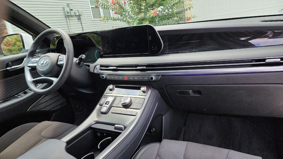 The 2025 Hyundai Palisade's interior and touchscreen