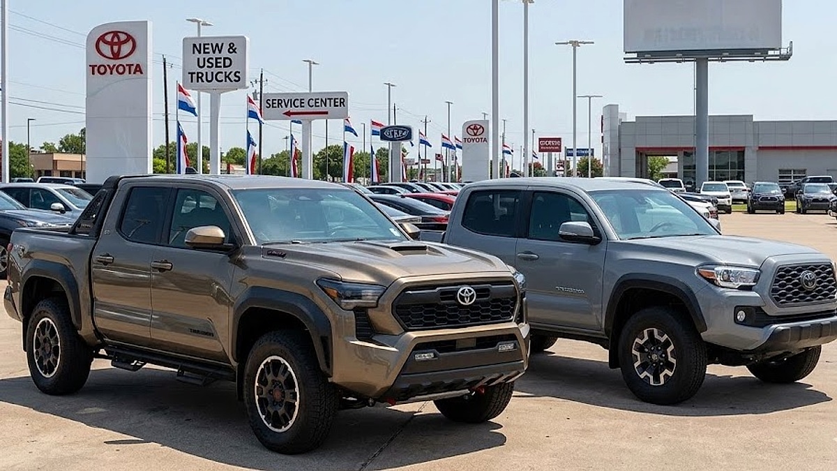 The 4th Gen i-FORCE Turbo platform vs. the 3rd Gen V6 mechanicals, captured at a Houston, Texas Toyota dealer