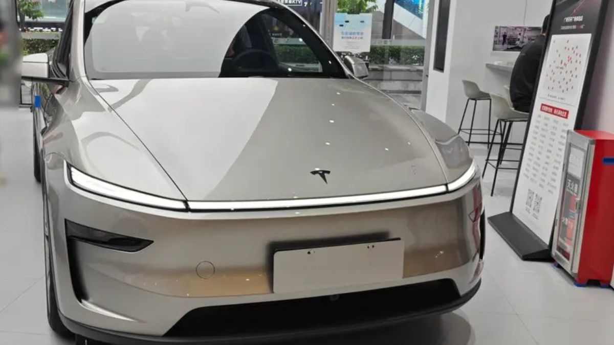 The new Tesla Model Y six-seat in a China Tesla Center