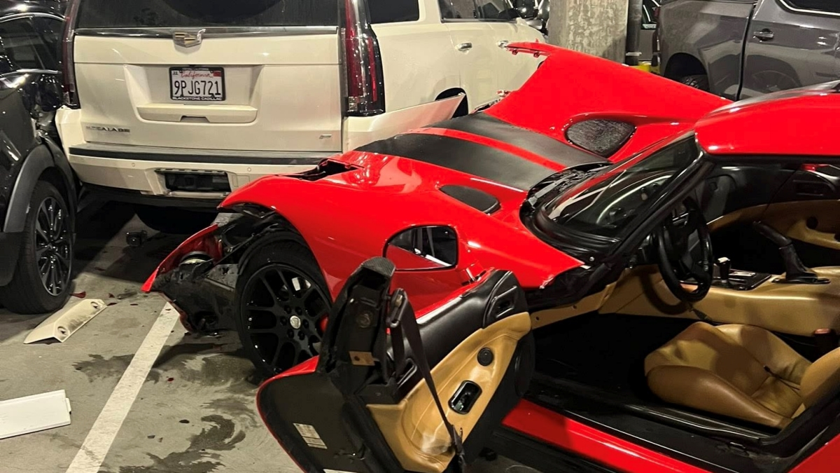 1994 Dodge Viper crashed by a  valet driver