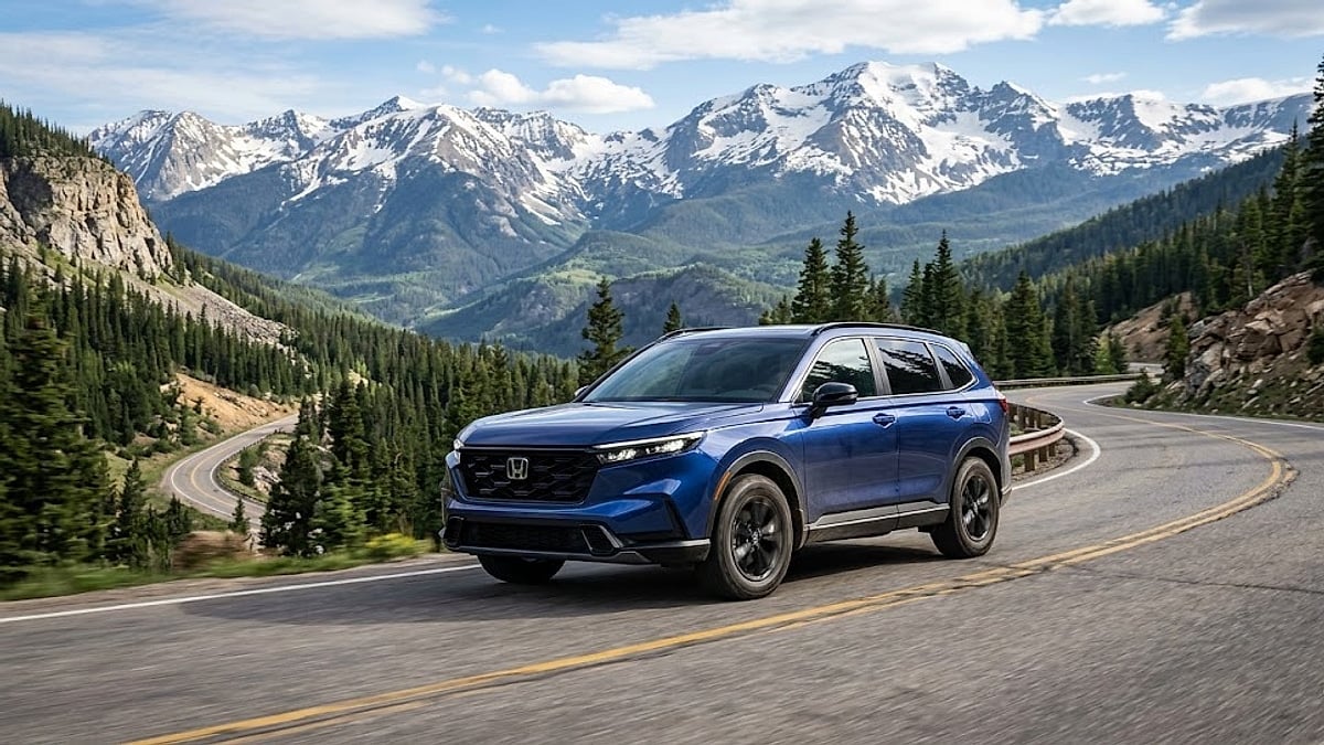 A 2026 Honda CR-V Hybrid navigates high-load mountain switchbacks, testing electronic power steering limits during intense high-altitude driving conditions