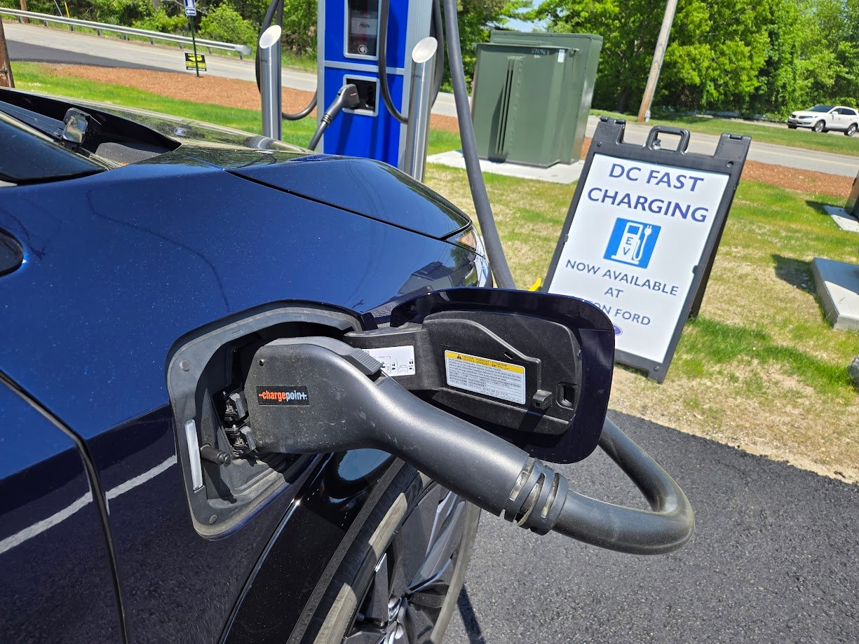 Image of Nissan Ariya fast charging by John Goreham