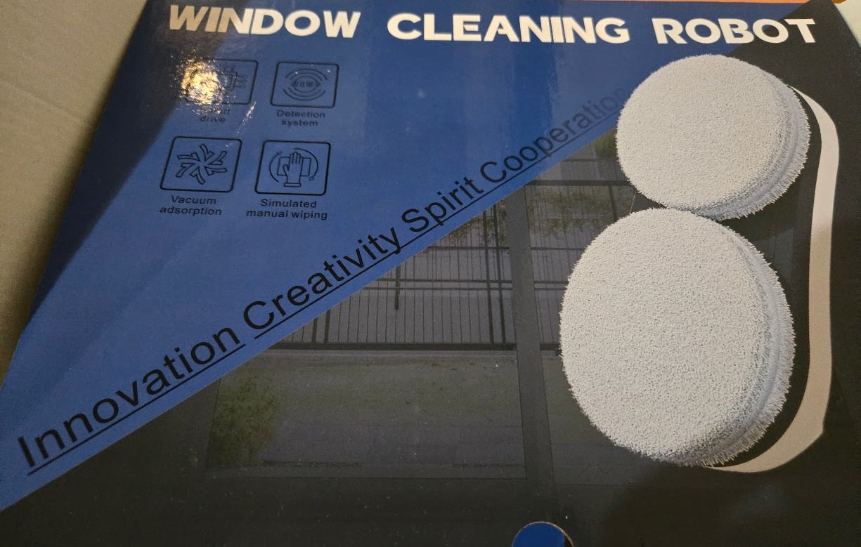 Windshield cleaning robot image by John Goreham