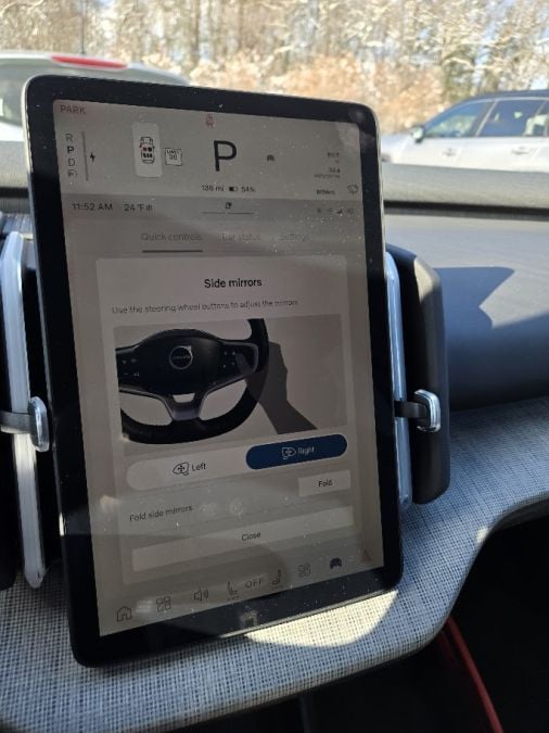 Volvo EX30 center screen