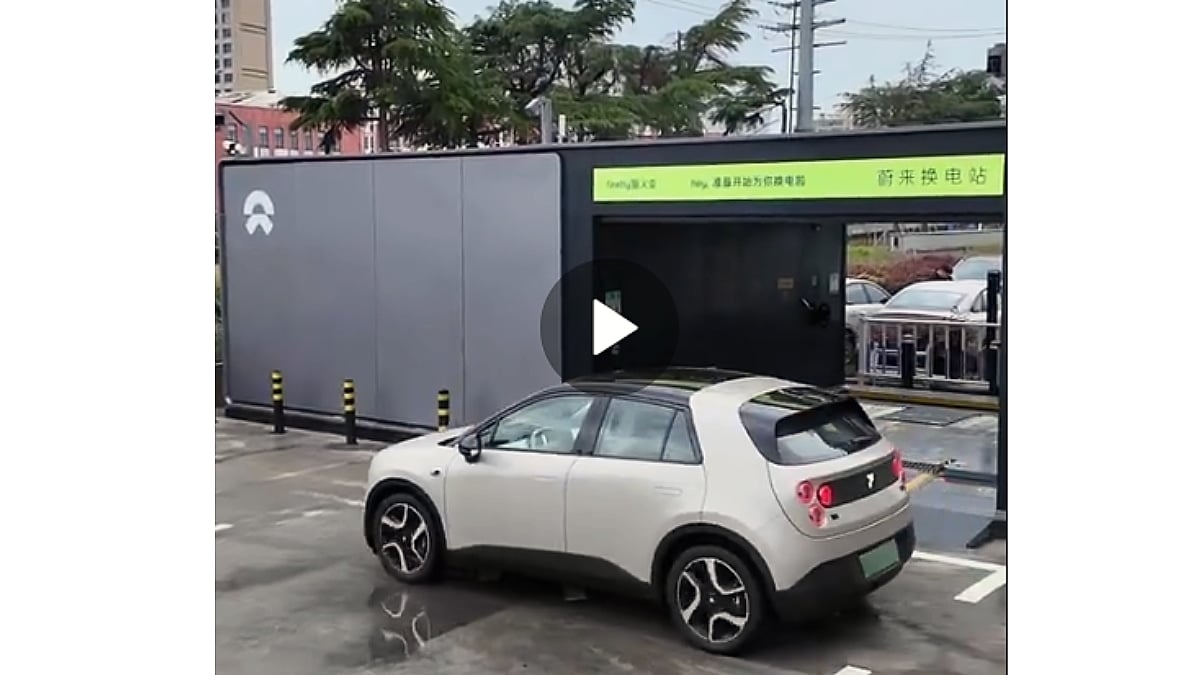 Firefly EV swapping its battery at NIO Battery swap station and it's taking 3.5 minutes