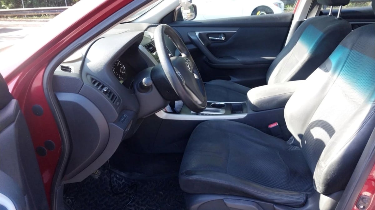 2015 Nissan Altima inteiror has held up surprisingly well after 642,000 miles