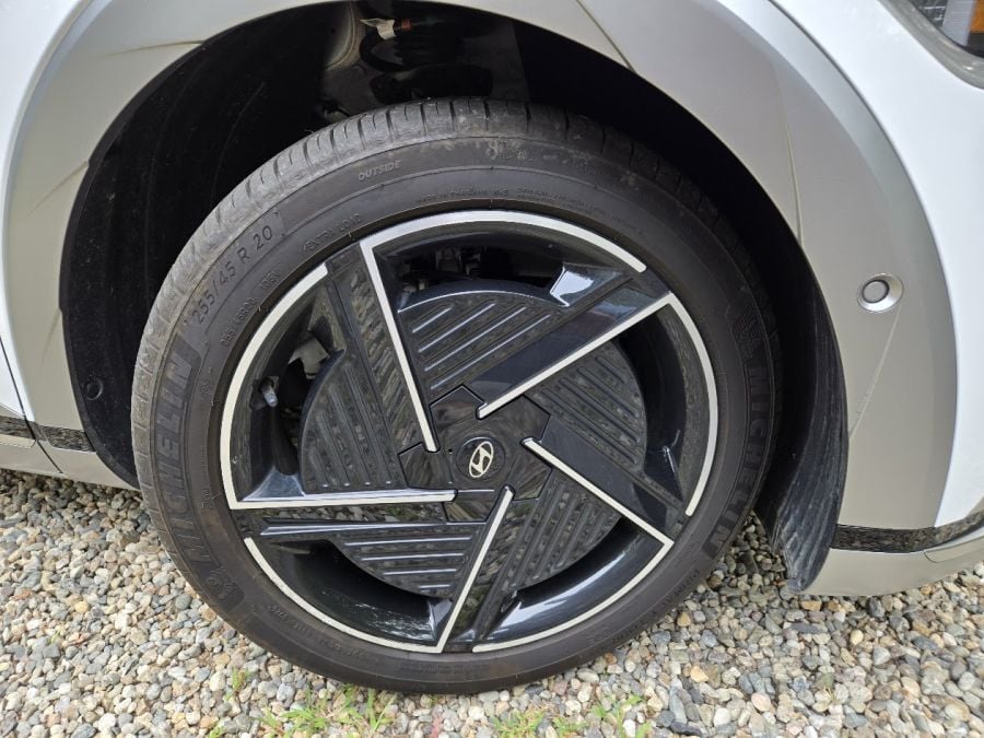 2025 Hyundai Ioniq 5 Limited Michelin Primacy tire
