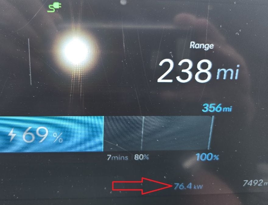Image shows a Hyundai Ioniq 5 Charge rate at a Tesla Supercharger