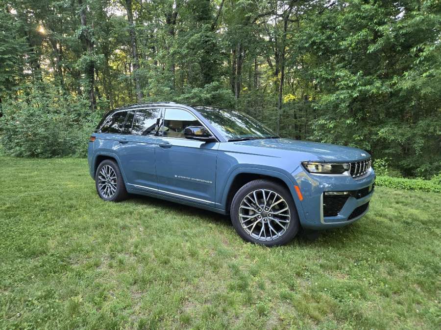 2026 Jeep Grand Cherokee Summit 4X4 Looks amazing against a rural backdrop