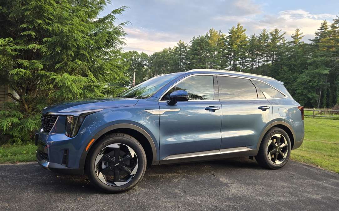2026 Kia Sorento Hybrid looks brilliant against a blue sky