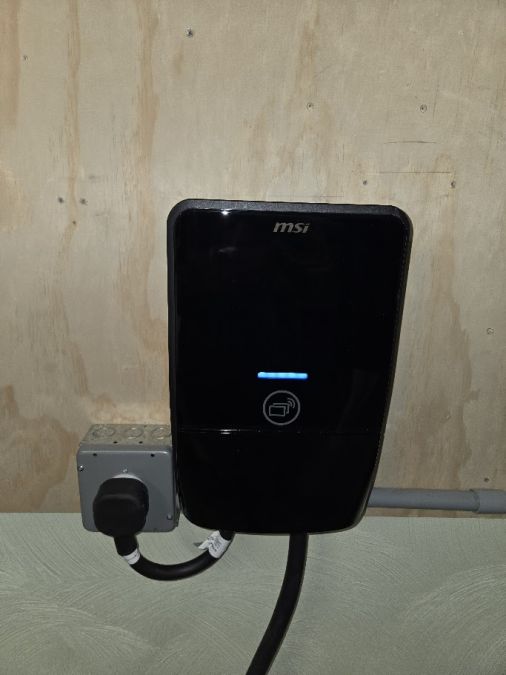 MSI LifePlus charger