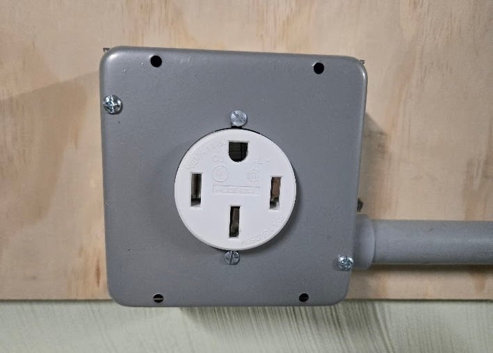 NEMA 14-50 outlet