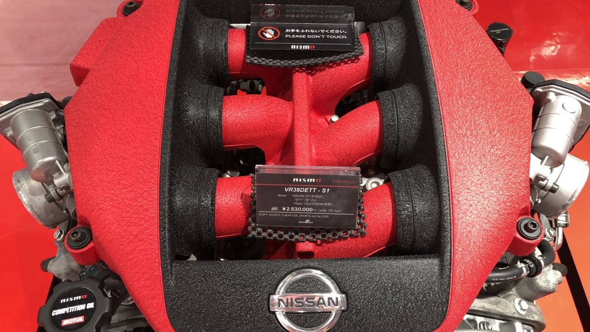 NISMO VR38 S1 is recognized by the red intake plenum