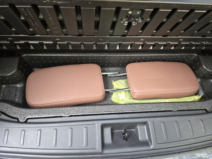 2025 Mitsubishi Outlander SEL Headrest Storage