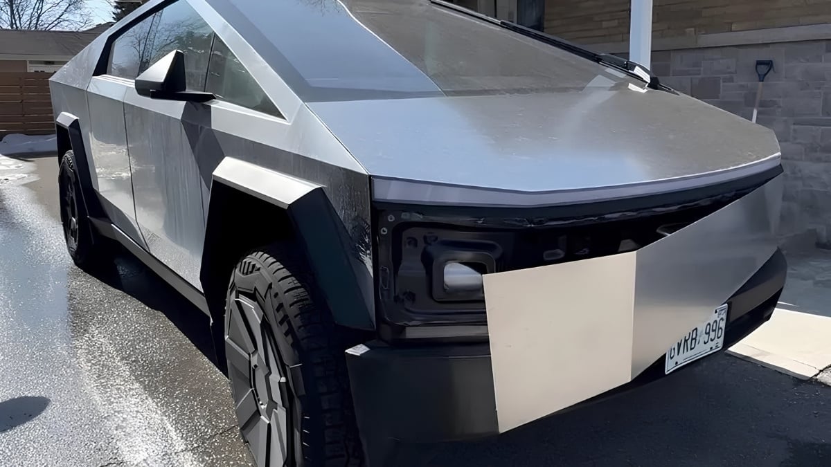 A Tesla Cybertruck Owner Says His Windshield Seal Flew Off As The Adhesive Failed While Driving In Blistering Heat. He Adds, “I Heard A Loud Pop &amp; Had To Ductape The Windshield To The Truck To Keep Driving”