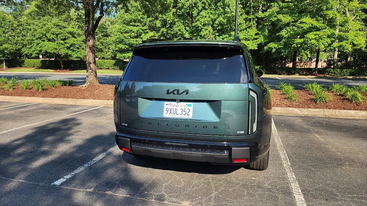 The 2027 Kia Telluride Hybrid's rear view, back end.
