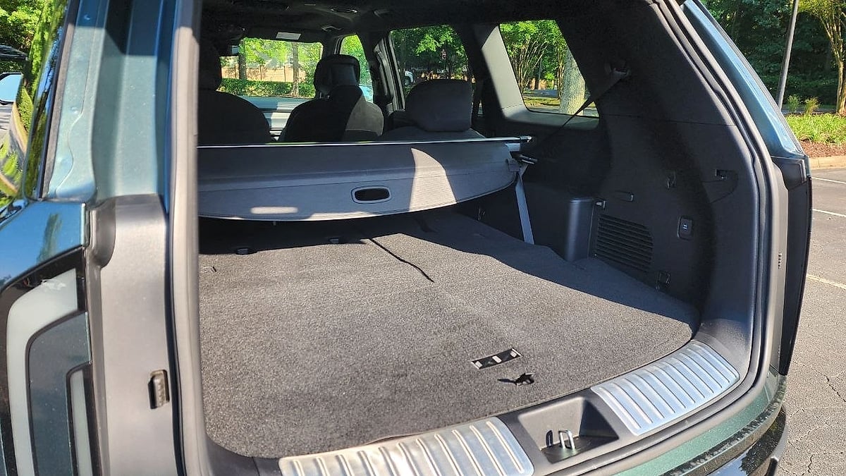 The big cargo space of the 2027 Kia Telluride HEV with the 3rd row seats folded down.