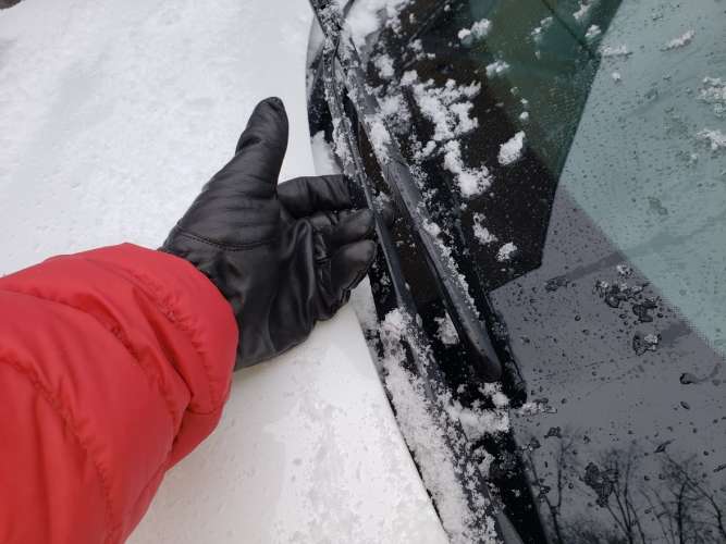 Image of Hyundai Ioniq 5 wiper blades by John Goreham