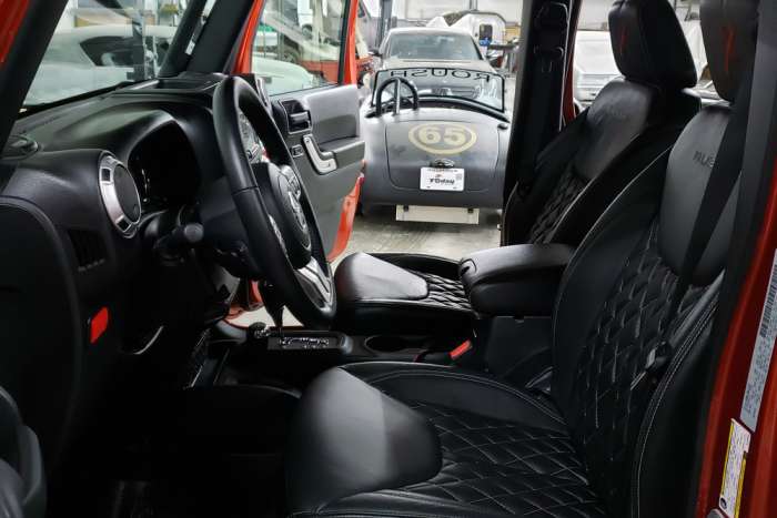 Jeep Wrangler Rubicon 6x6 interior