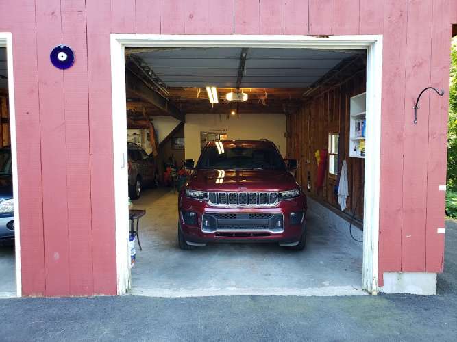 Jeep Grand Cherokee L image by John Goreham