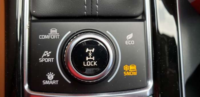 Image of 2023 Kia Telluride Pro X drive mode selector by John Goreham