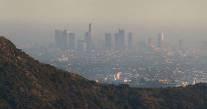Smog hangs over Los Angeles (CREDIT: David Iliff, Wikimedia Commons)