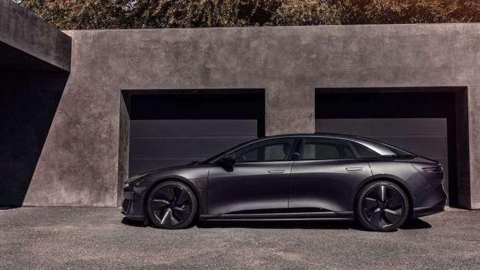 Image of a black Lucid Air Stealth Look from the side.