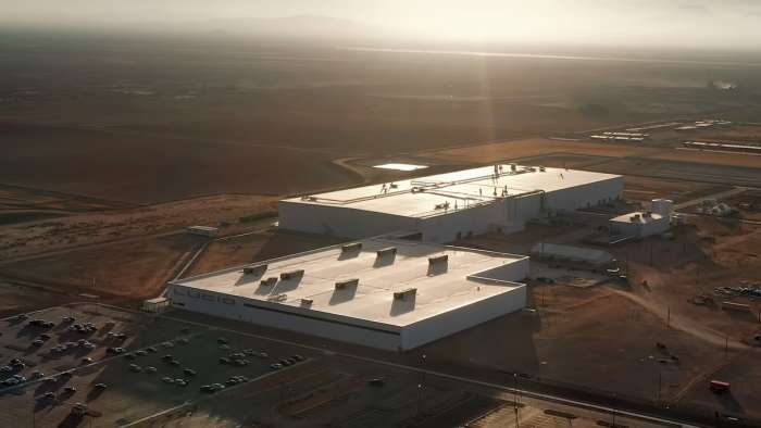 Image showing an overhead view of Lucid's sprawling AMP-1 factory in Casa Grande, Arizona.