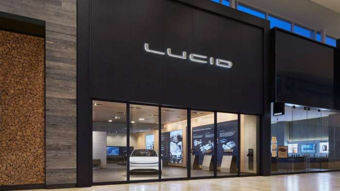 Image of the storefront of the new Lucid Studio in Yorkdale mall.