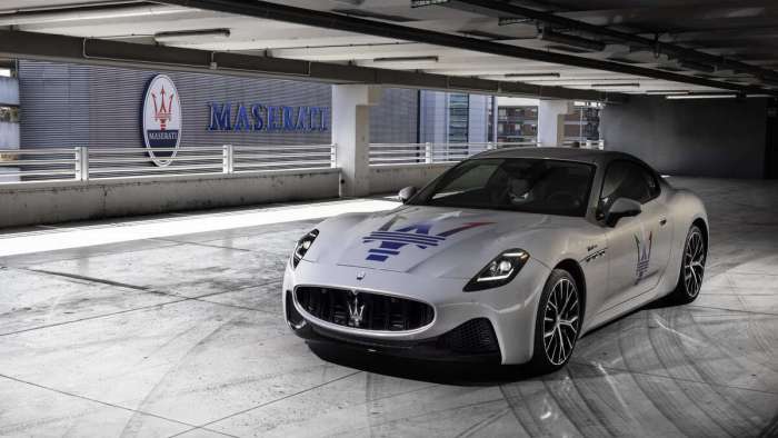 Image of the new Maserati GranTurismo inside a parking garage.