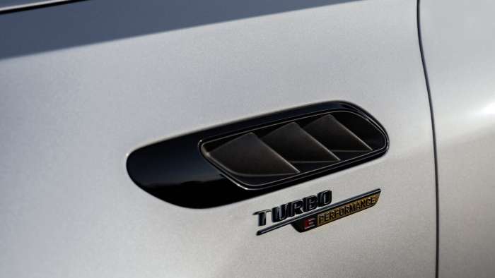 Image of the side emblem of the Mercedes-AMG C 63 SE Performance.