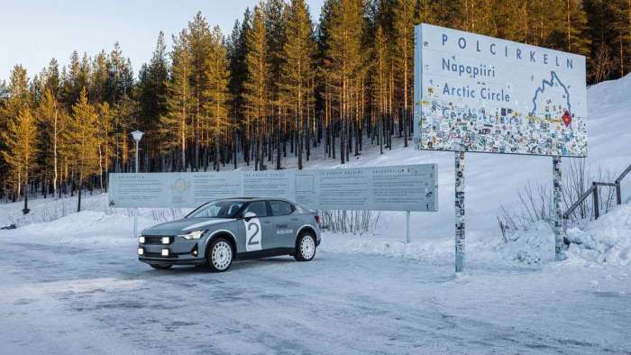 Image of a blue Polestar 2 with white rally wheels during cold weather testing at the Arctic Circle