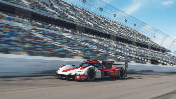 Image of the Porsche 963 flat out along the speedway straight at Daytona.