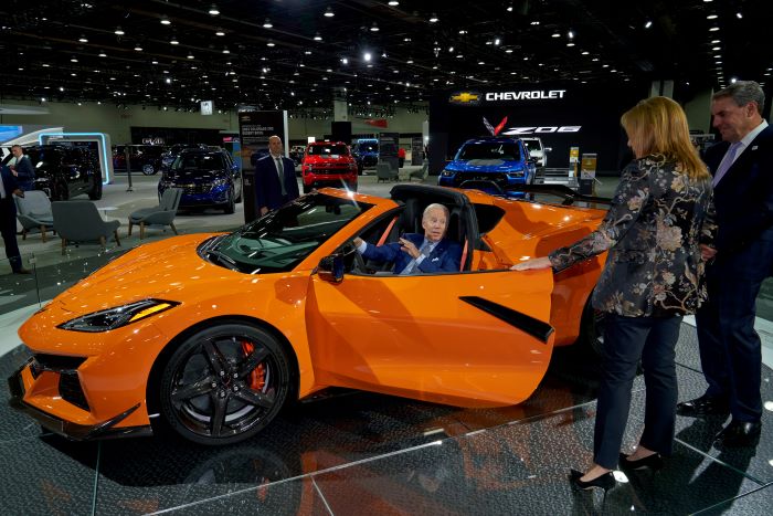 President Biden Checks Out the 2023 Chevrolet Corvette Z06 at NAIAS