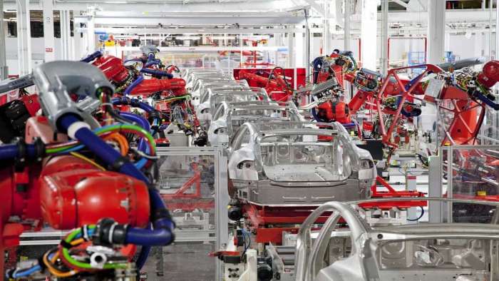 robots working in tesla factory