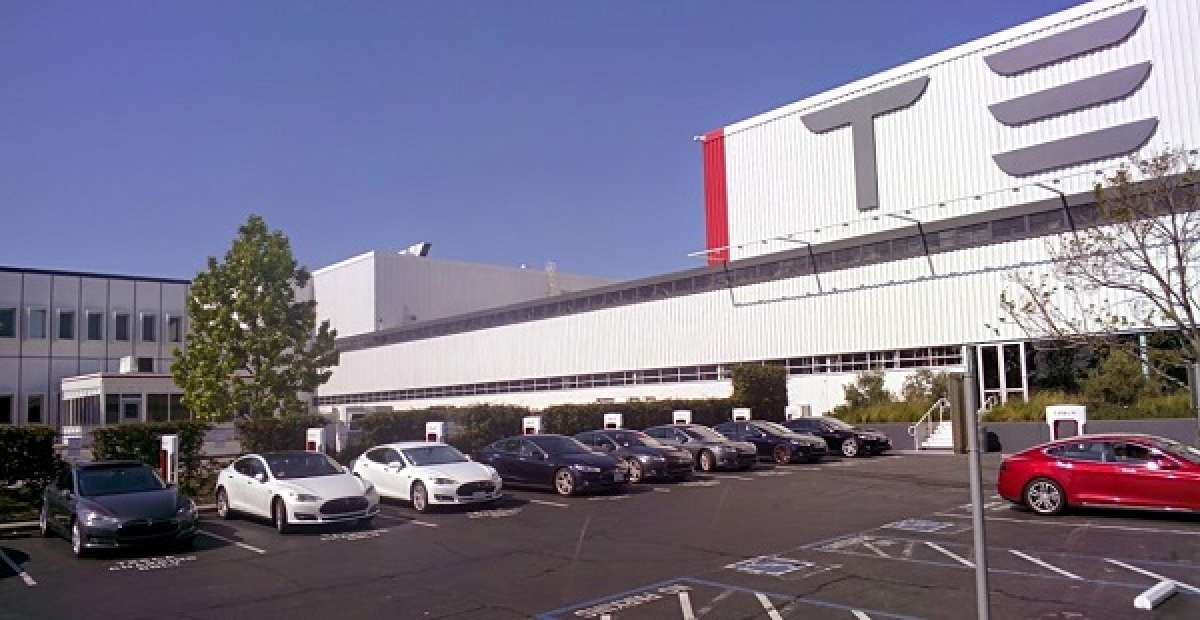 Tesla dealership service center in usa