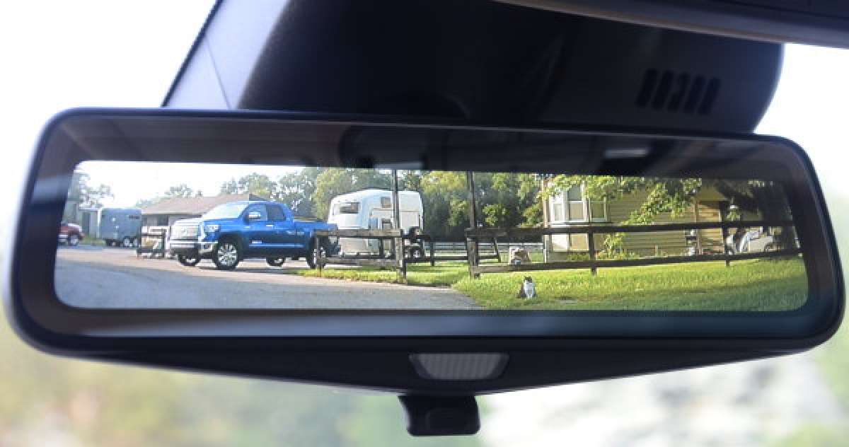 Cadillac CT6 rear view mirror
