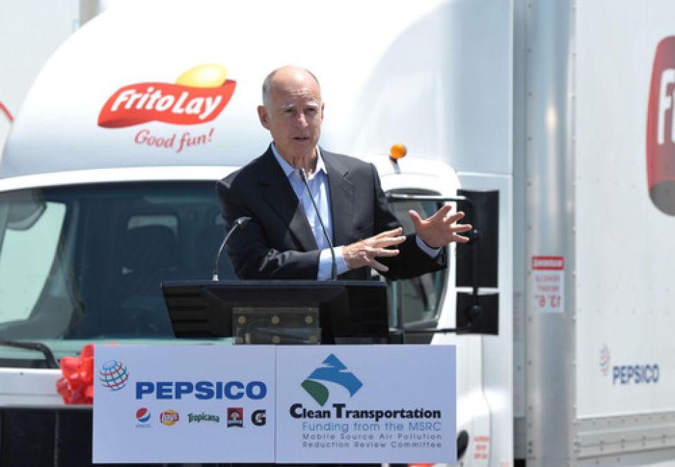 Gov. Jerry Brown & Frito Lay electric trucks