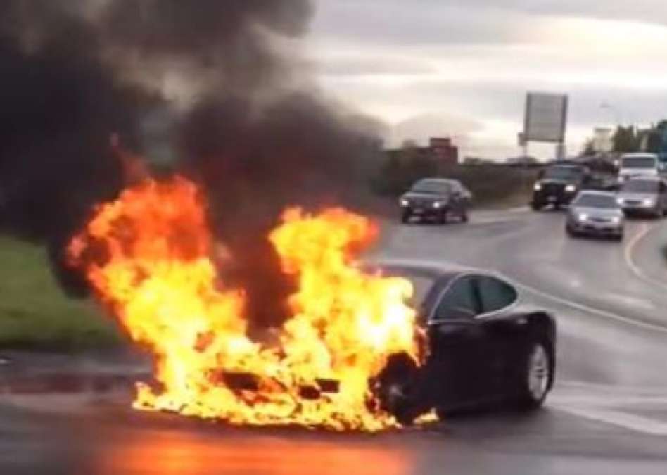 2013 Tesla Model S, burning