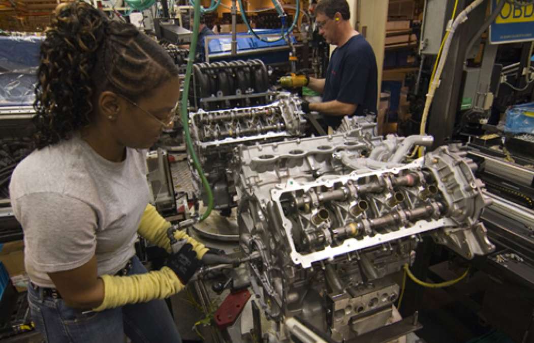 Mercedes-Benz engines will be built at Nissan plant in Decherd, Tenn.