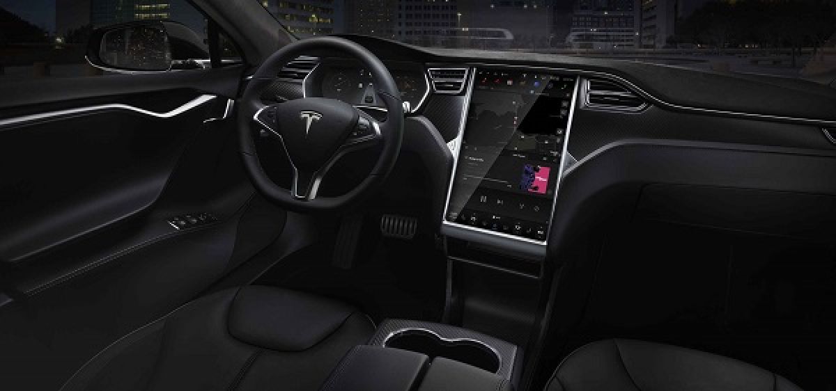 Tesla Model S Glitch Shuts Off And Re-boots COntrols