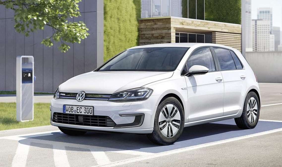Volkswagen has upgraded the electric motor and battery pack on the 2017 VW e-Golf.