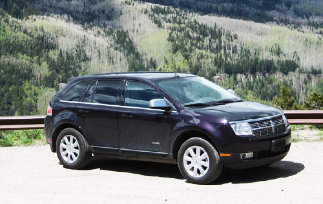 This 2008 Lincoln MKX could be a prime target for refinance. Photo by Don Bain. 