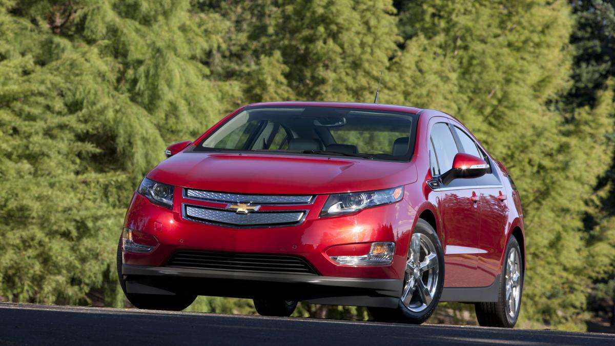 Red Chevy Volt 2015