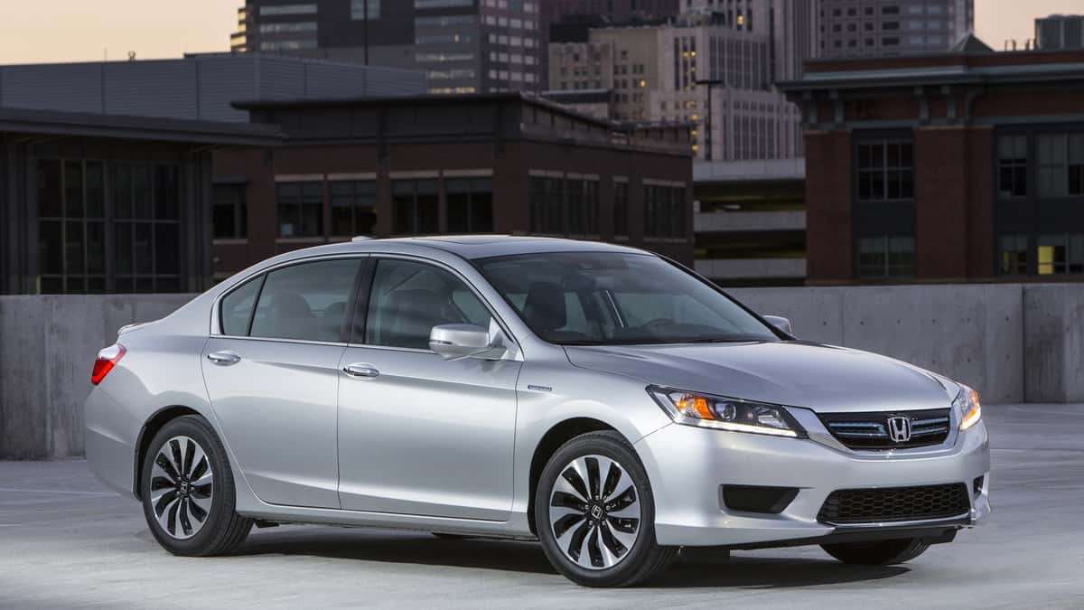 Which midsized sedan do owners love most and least?