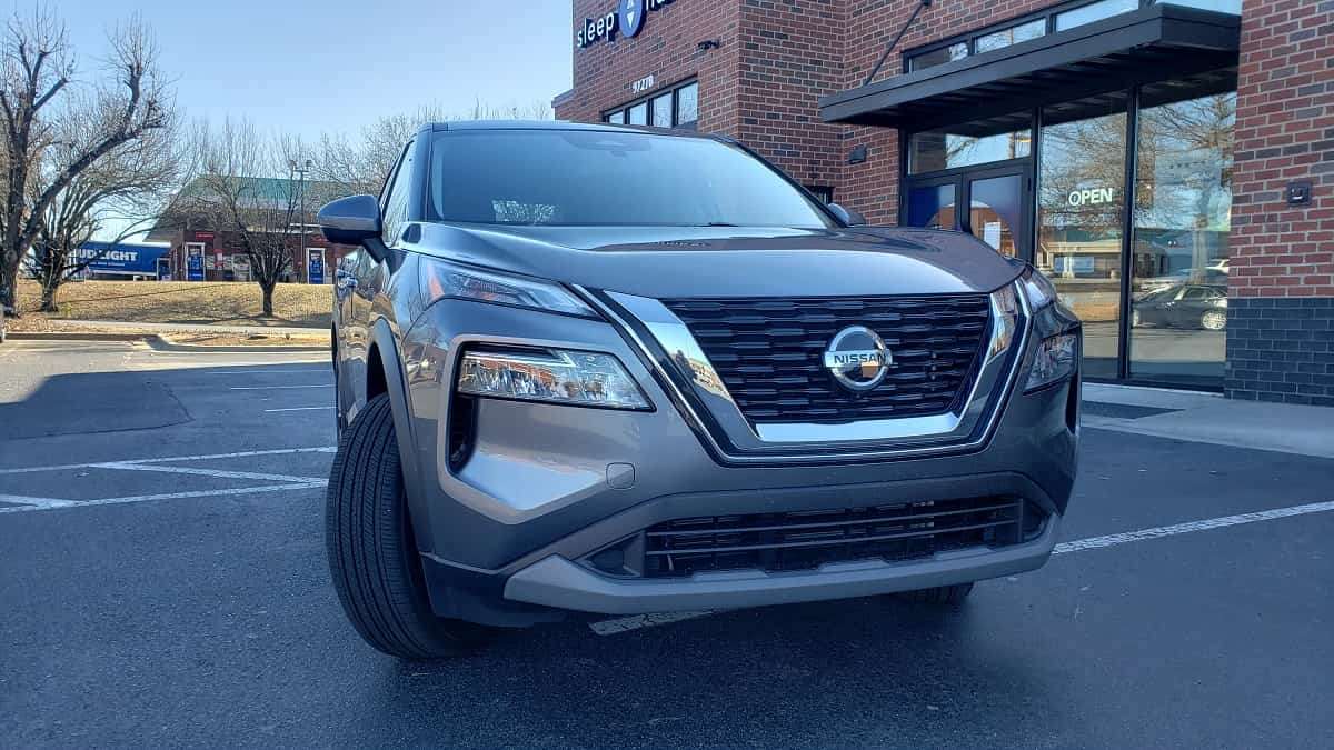 2021 Nissan Rogue SV Front
