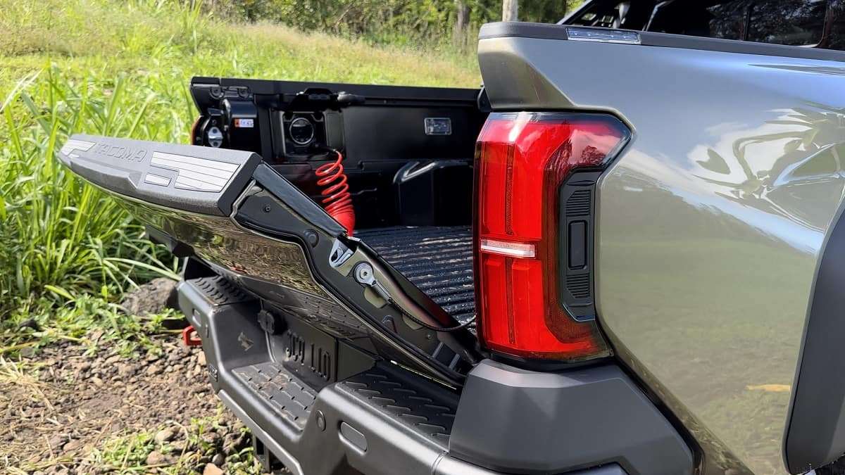 2024 Toyota Tacoma Trailhunter Bronze Oxide tailgate back end