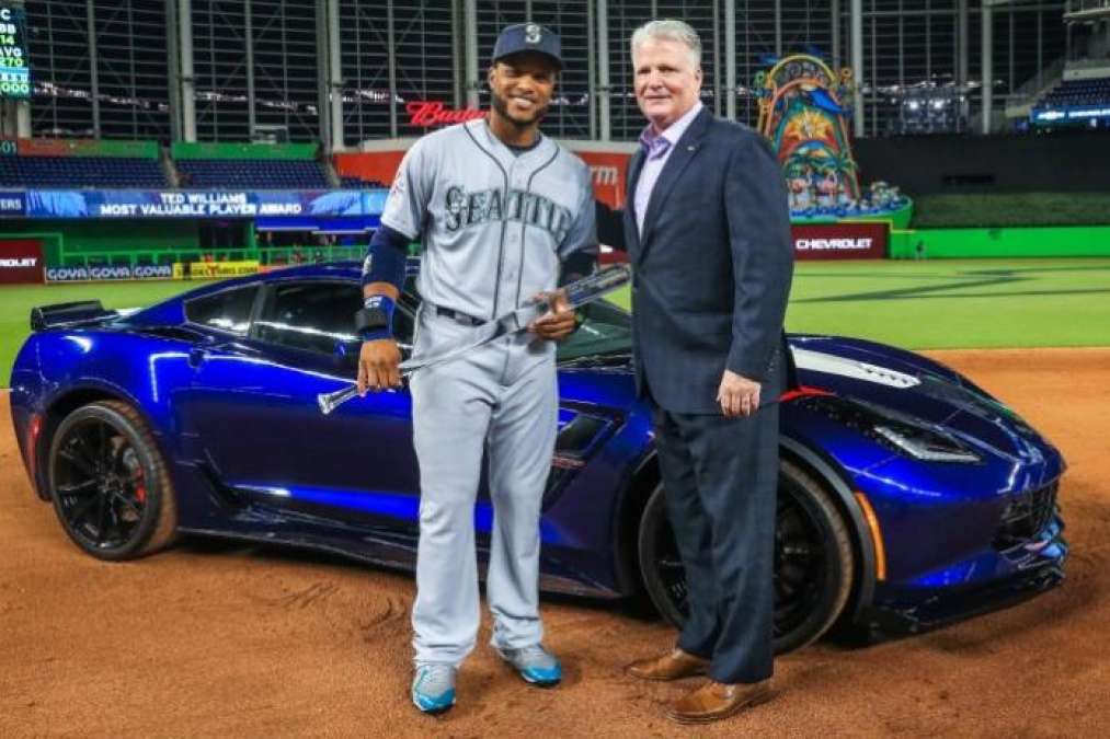 Cano and Sweeney with the Corvette Grand Sport